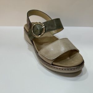 Sandalia de velcro
